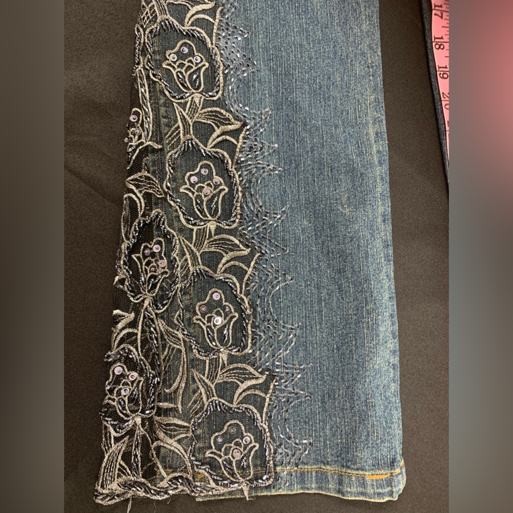 Boston Proper Size 4 decorated jeans Like New - Picture 3 of 10